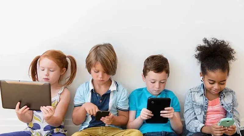 child use smartphone